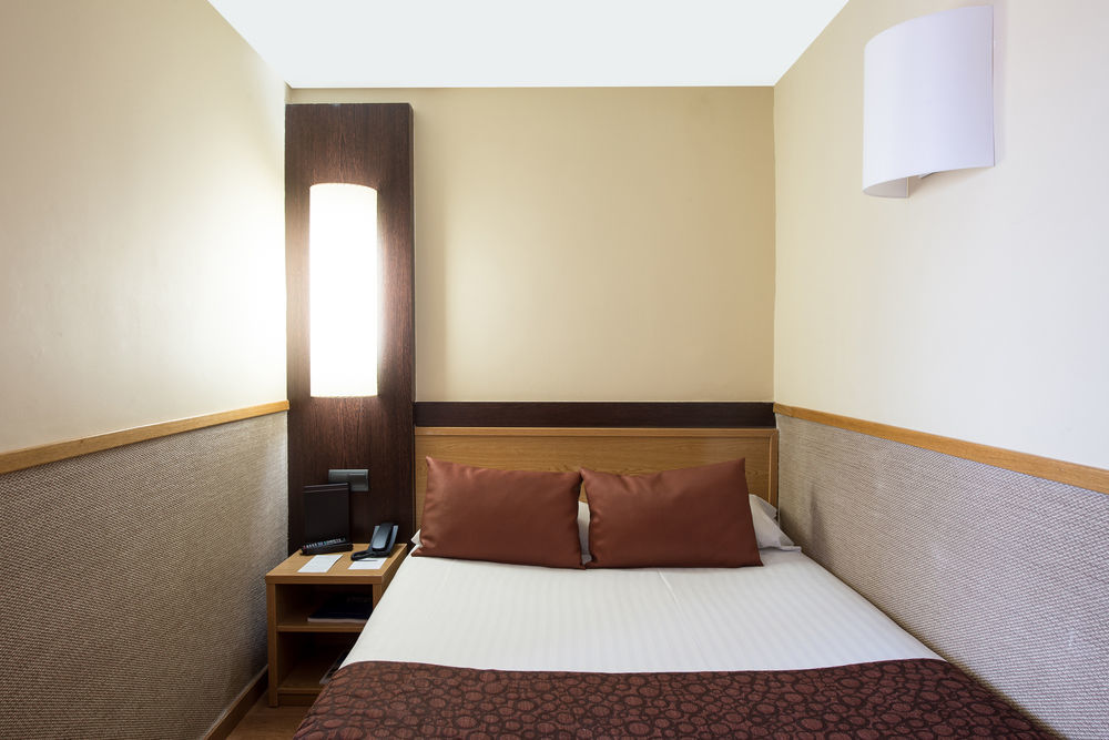ホテル カタロニア アテナス バルセロナ エクステリア 写真